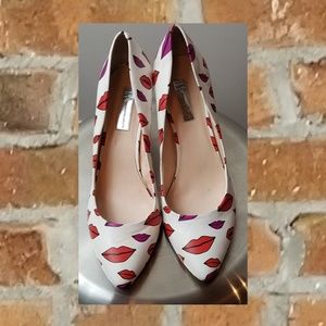 INC Women's White Lip Print Pumps